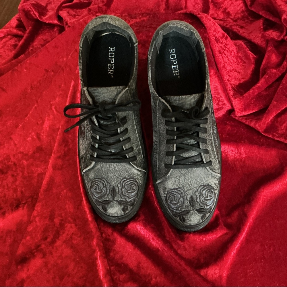 Roper Gray and Black Rose Patterned Sneakers
